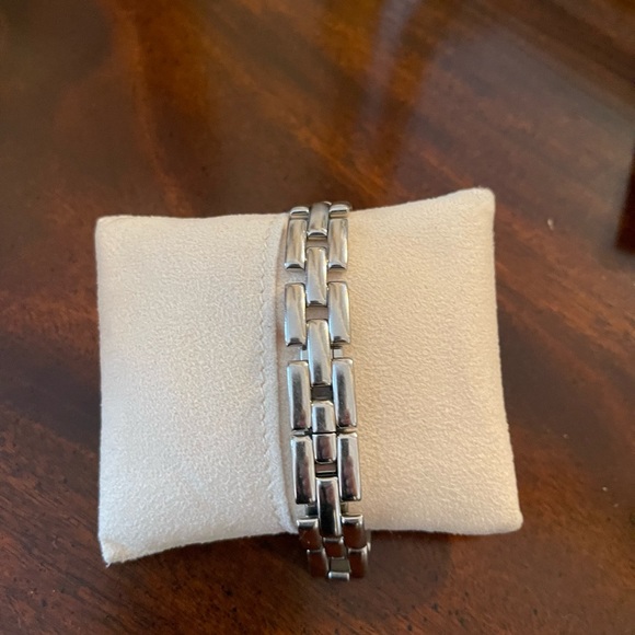 Baume & Mercier Watch - very high end - Picture 2 of 2